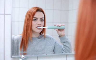 Le blanchiment des dents : Les moyens les plus efficaces et les plus sûrs d’améliorer votre sourire